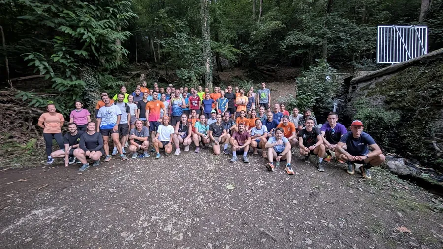 Le groupe réuni en forêt pendant une séance