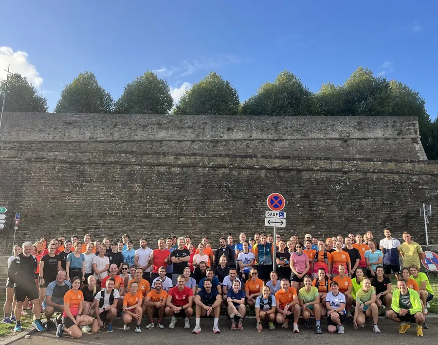 Une séance de Courir sur Brest réunie au pied des remparts de Brest